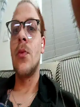 Snapshot of THOMMONSTER5299 chatting on 17, 11, 2025 THOMMONSTER5299 online show from 17, 11, 2025