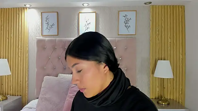 Snapshot of KamyGlam chatting on 11, 7, 2026 KamyGlam online show from 11, 7, 2026