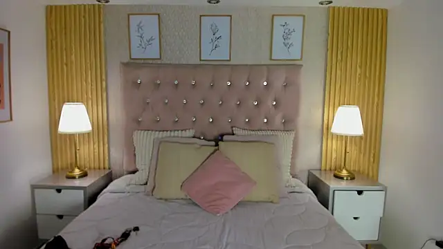 Snapshot of KamyGlam chatting on 12, 7, 2026 KamyGlam online show from 12, 7, 2026