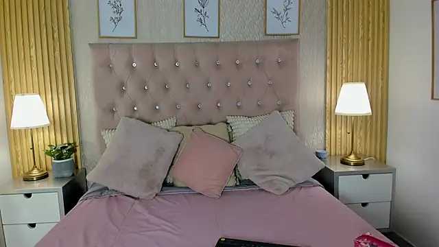 Snapshot of KamyGlam chatting on 3, 8, 2026 KamyGlam online show from 3, 8, 2026