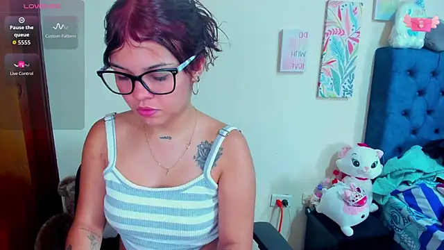 Snapshot of Emma_boo chatting on 31, 10, 2025 Emma boo online show from 31, 10, 2025