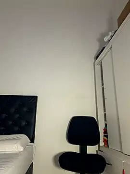 Snapshot of Romy-R-O chatting on 13, 1, 2026 Romy-R-O online show from 13, 1, 2026