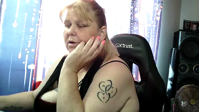 Snapshot of Sylviastar46 chatting on 4, 8, 2026 Sylviastar46 online show from 4, 8, 2026