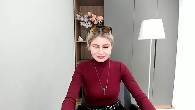 Snapshot of ShaunnaMachacek chatting on 1, 11, 2025 ShaunnaMachacek online show from 1, 11, 2025