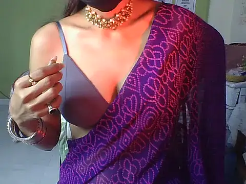 Snapshot of Saloni9 chatting on 2, 11, 2025 Saloni9 online show from 2, 11, 2025