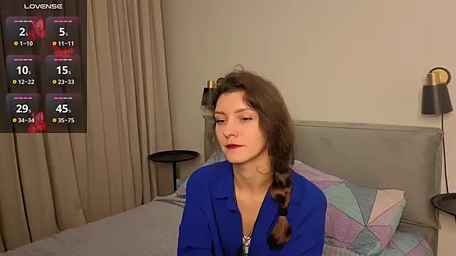 LauraYoungg online show from 3, 11, 2025