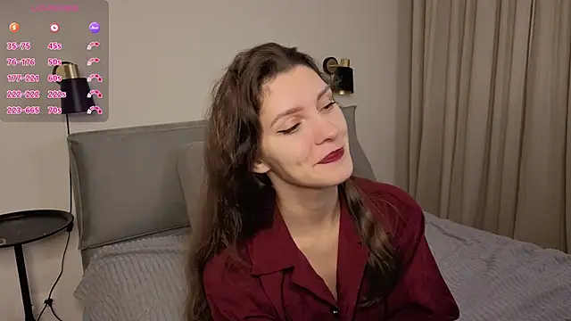 LauraYoungg online show from 18, 11, 2025