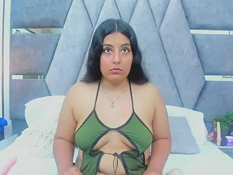 Snapshot of charlotte_chapman chatting on 7, 11, 2025 charlotte chapman online show from 7, 11, 2025