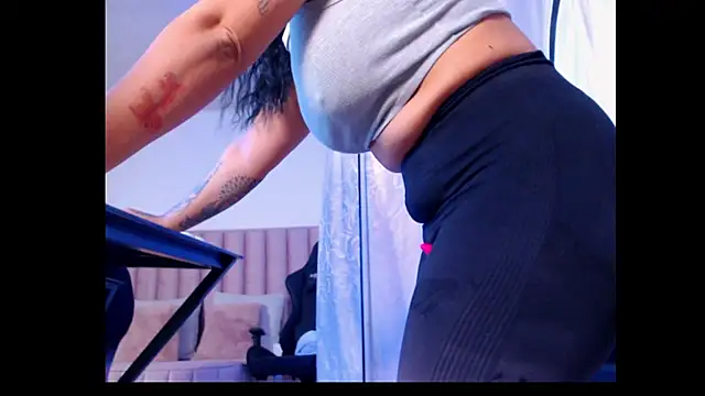 Snapshot of Natural_BIGASS_Nina chatting on 1, 11, 2025 Natural BIGASS Nina online show from 1, 11, 2025