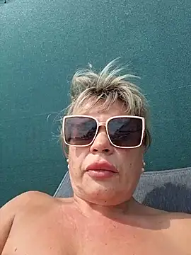 Snapshot of MilkySky chatting on 4, 8, 2026 MilkySky online show from 4, 8, 2026
