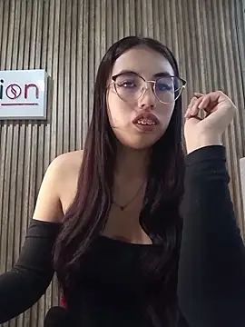 Valk submissive online show from 5, 5, 2026