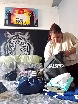 MassiveBoobsxxxx online show from 16, 12, 2025