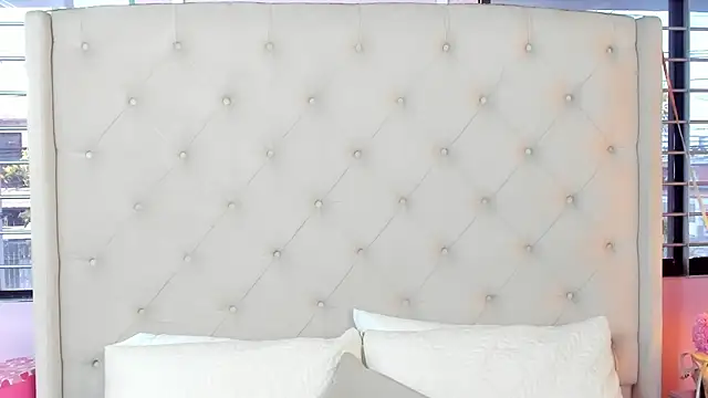 scarlett leblanc  online show from 31, 7, 2026