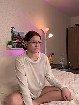 HotMilkis online show from 2, 11, 2025