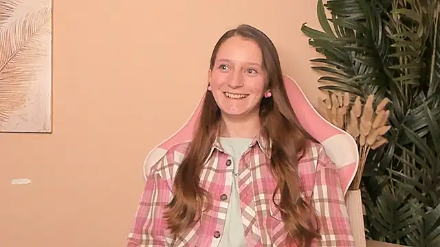 Snapshot of EwaBuiKama chatting on 31, 10, 2025 EwaBuiKama online show from 31, 10, 2025