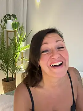 HotLdyllic online show from 28, 7, 2026