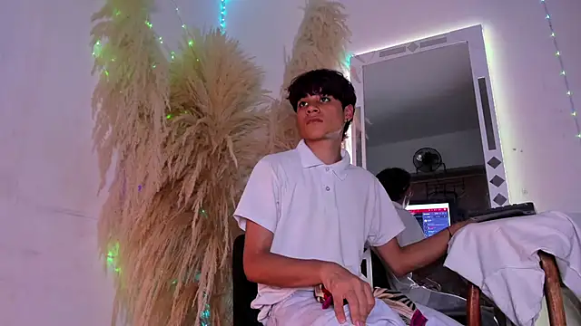 Snapshot of Leo_Glow chatting on 10, 2, 2026 Leo Glow online show from 10, 2, 2026