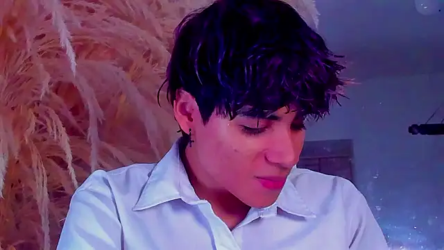 Snapshot of Leo_Glow chatting on 12, 2, 2026 Leo Glow online show from 12, 2, 2026