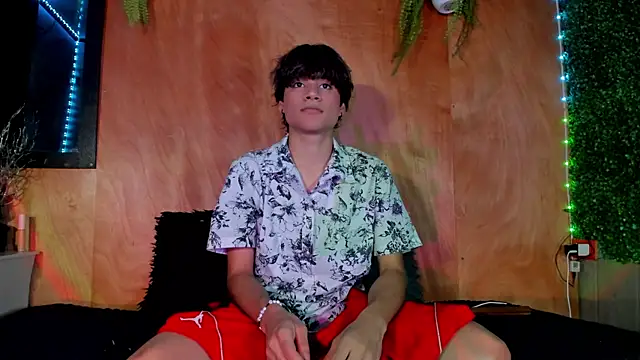 Snapshot of Leo_Glow chatting on 20, 3, 2026 Leo Glow online show from 20, 3, 2026