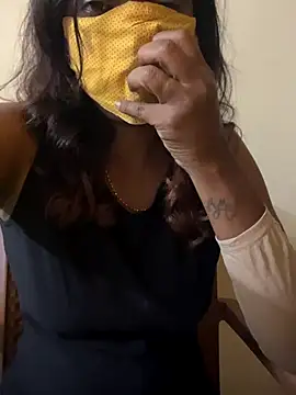 Snapshot of Queen-dhivya chatting on 14, 11, 2025 Queen-dhivya online show from 14, 11, 2025