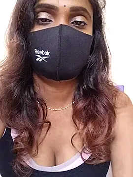 Snapshot of Queen-dhivya chatting on 17, 11, 2025 Queen-dhivya online show from 17, 11, 2025