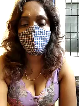 Snapshot of Queen-dhivya chatting on 20, 12, 2025 Queen-dhivya online show from 20, 12, 2025