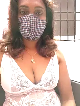 Snapshot of Queen-dhivya chatting on 1, 2, 2026 Queen-dhivya online show from 1, 2, 2026