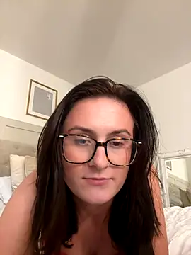 EmLovesxx online show from 4, 11, 2025
