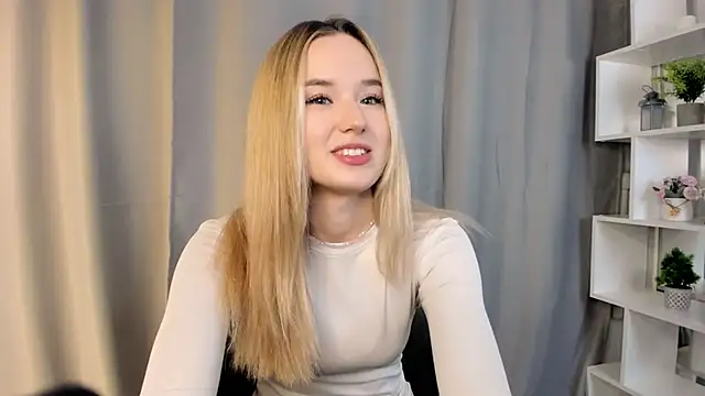 Snapshot of EveMcclearen chatting on 1, 11, 2025 EveMcclearen online show from 1, 11, 2025