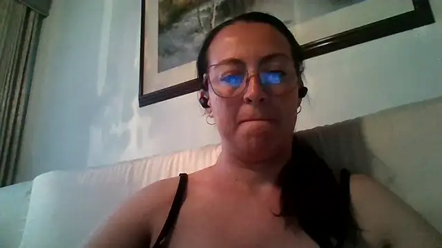 Lauryn Jones online show from 5, 4, 2026