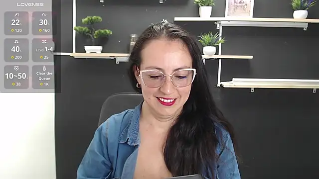 Lauryn Jones online show from 23, 6, 2026