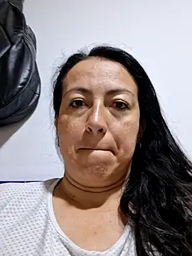 Lauryn Jones online show from 30, 6, 2026