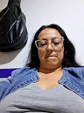 Lauryn Jones online show from 1, 7, 2026