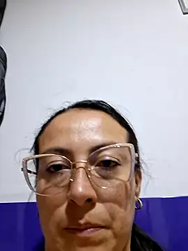 Lauryn Jones online show from 5, 7, 2026