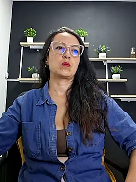 Lauryn Jones online show from 10, 7, 2026