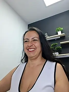 Lauryn Jones online show from 25, 7, 2026