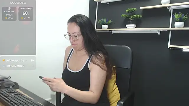 Lauryn Jones online show from 28, 7, 2026