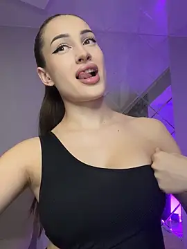 Snapshot of Muna_Luu chatting on 2, 11, 2025 Muna Luu online show from 2, 11, 2025