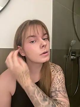 Snapshot of LisaFreierxx chatting on 8, 7, 2026 LisaFreierxx online show from 8, 7, 2026