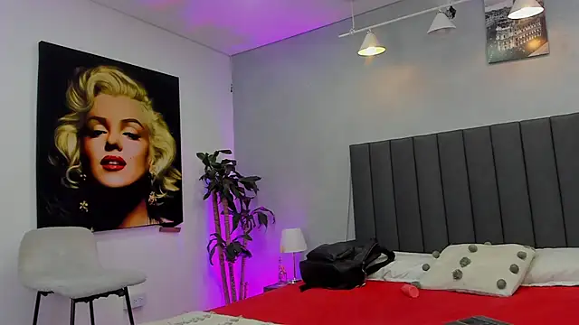 Snapshot of kendra_london chatting on 13, 7, 2026 kendra london online show from 13, 7, 2026
