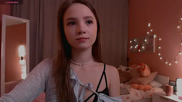 Snapshot of Adria_Arjona chatting on 7, 1, 2026 Adria Arjona online show from 7, 1, 2026