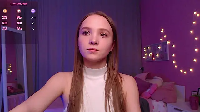 Snapshot of Adria_Arjona chatting on 5, 3, 2026 Adria Arjona online show from 5, 3, 2026