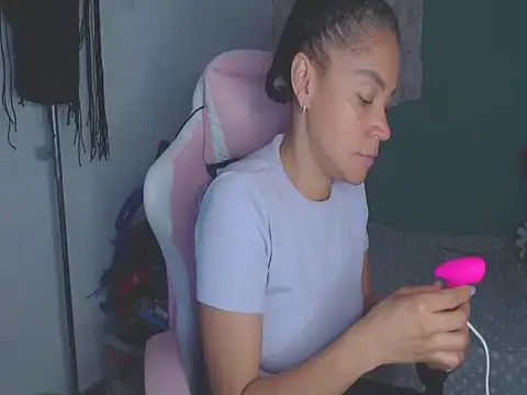 shayna cute online show from 18, 7, 2026
