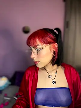 Snapshot of He_cate chatting on 15, 11, 2025 He cate online show from 15, 11, 2025