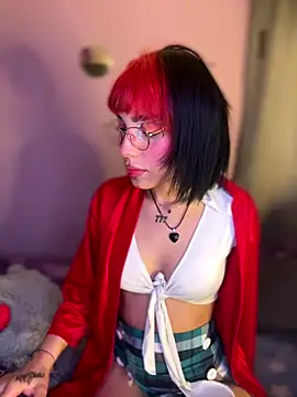 Snapshot of He_cate chatting on 18, 11, 2025 He cate online show from 18, 11, 2025