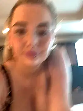 Snapshot of xxxrosie123 chatting on 4, 11, 2025 xxxrosie123 online show from 4, 11, 2025