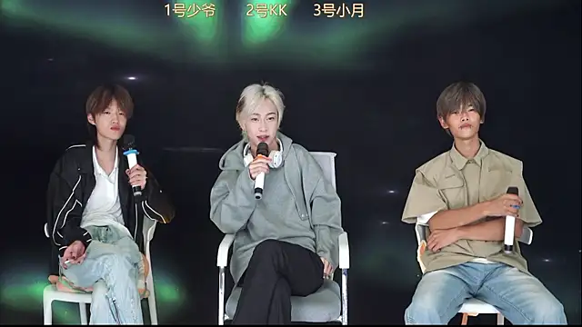 Snapshot of QYBOYS-003 chatting on 3, 11, 2025 QYBOYS-003 online show from 3, 11, 2025