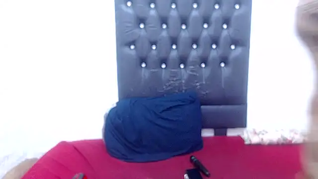 AUGUSTBLOOMxx online show from 18, 2, 2026