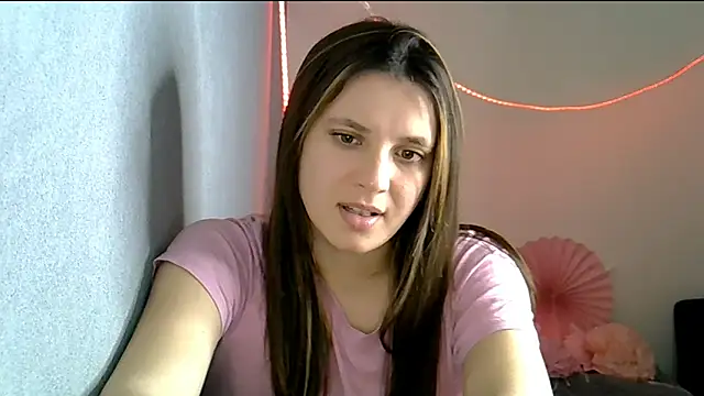 KiraHoney online show from 2, 4, 2026