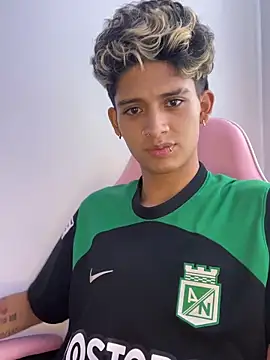 Snapshot of MassimoAlessandro chatting on 3, 11, 2025 MassimoAlessandro online show from 3, 11, 2025